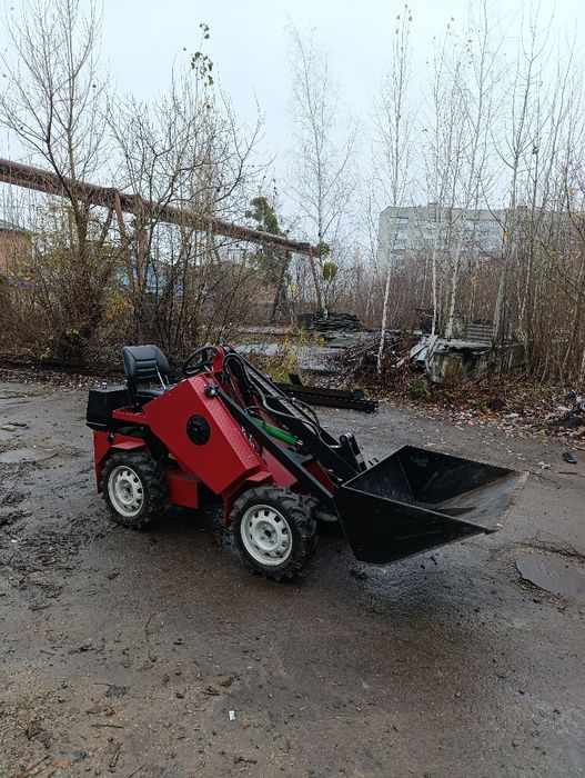 Минип-огрузчик. Фронтальный минипогрузчик. Мінінавантажувач.