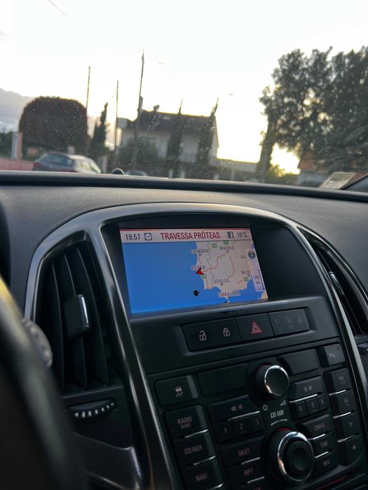 Opel Astra J - 1.7 CDTI . 125CV