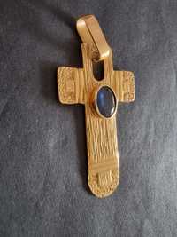 Crucifixo ouro 19,2k com safira