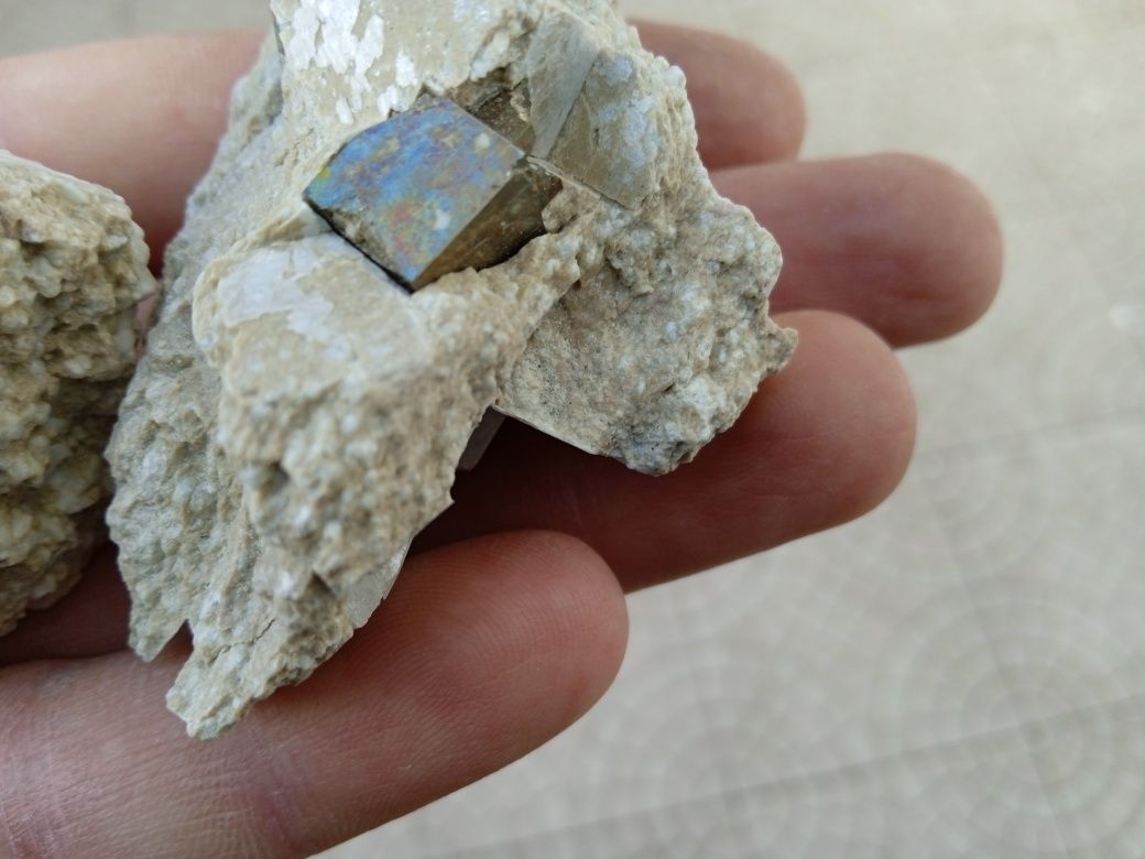 Mineral de coleção Pirite em cristais