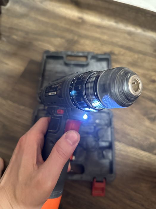 Шуруповерт Craft