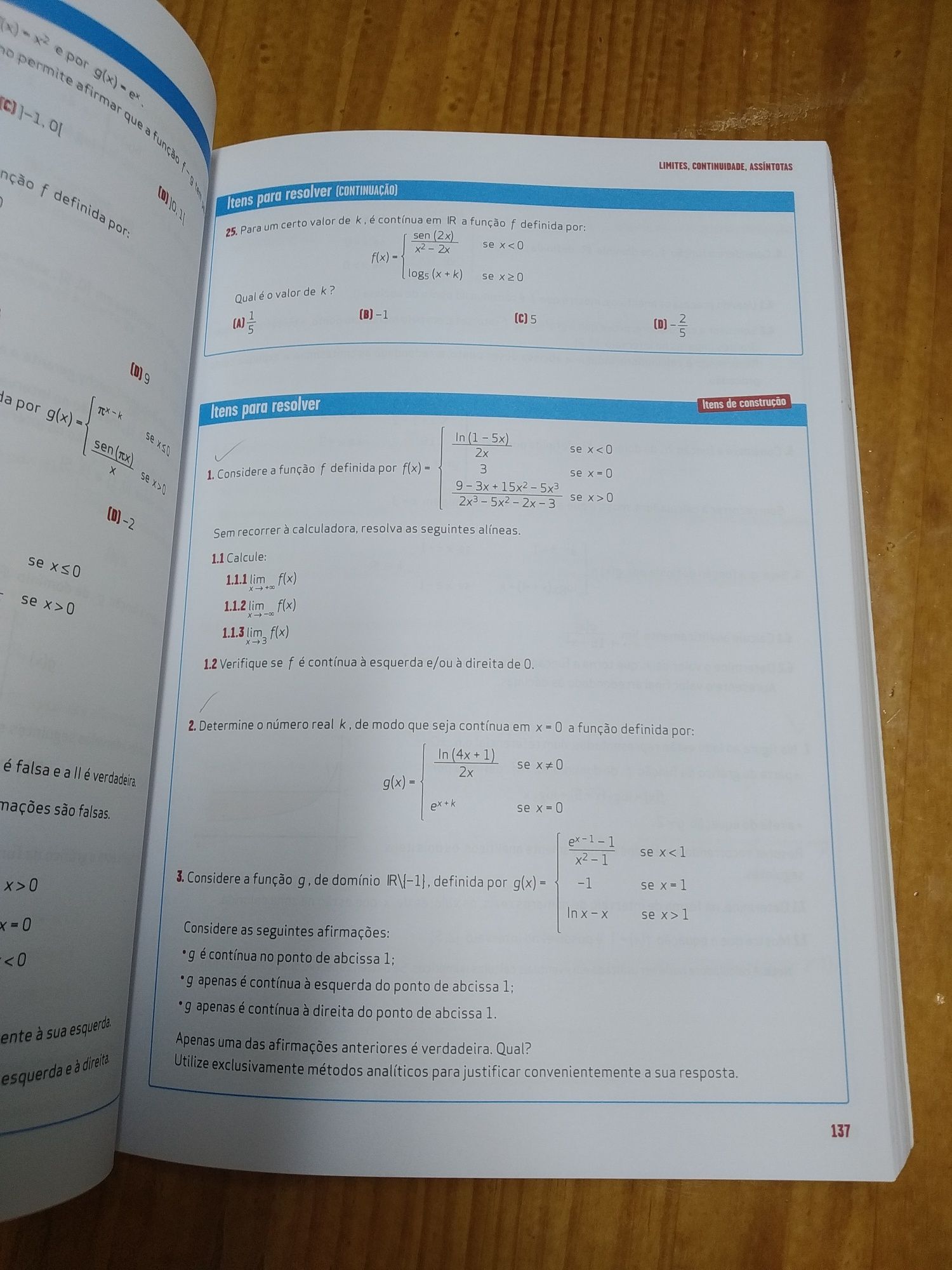 Livro Preparar o exame Matemática A 12 ano como NOVO