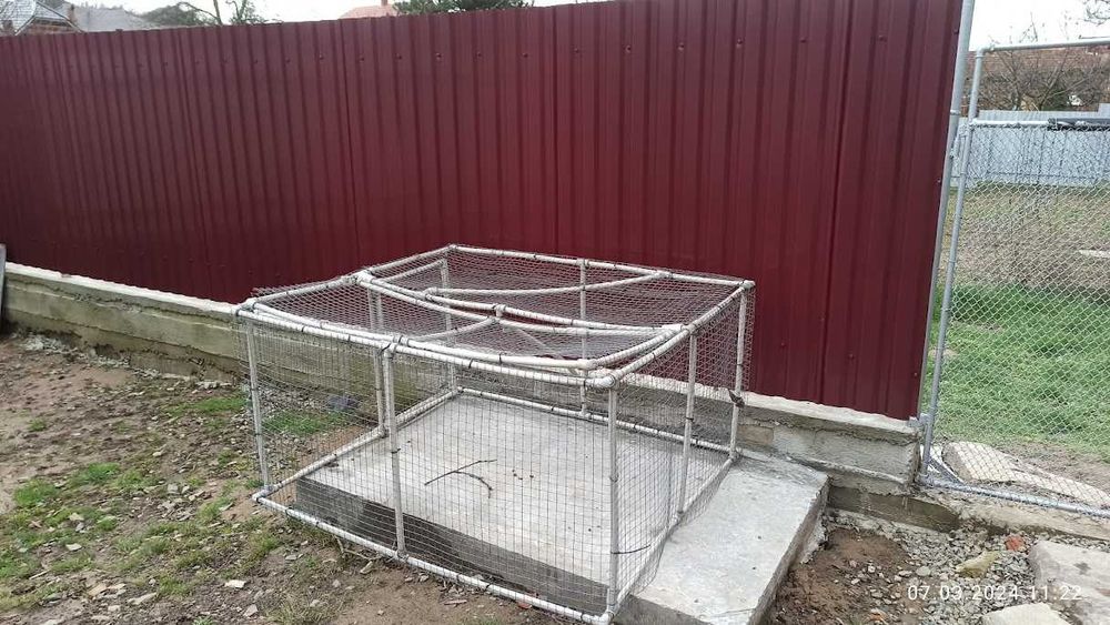 Вольєр для вигулу  курчат, випасу кролів 130/120/70 см .