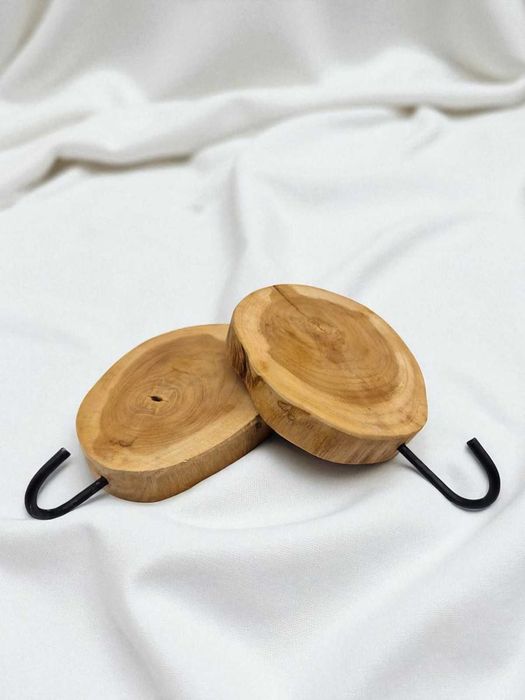 Zestaw dwóch drewnianych wieszaków ściennych