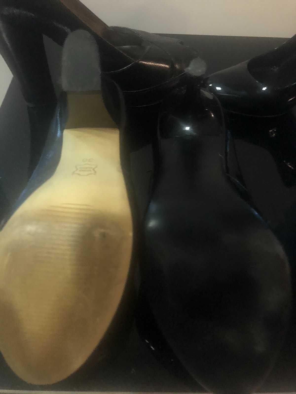 Маленькие черные туфли :)