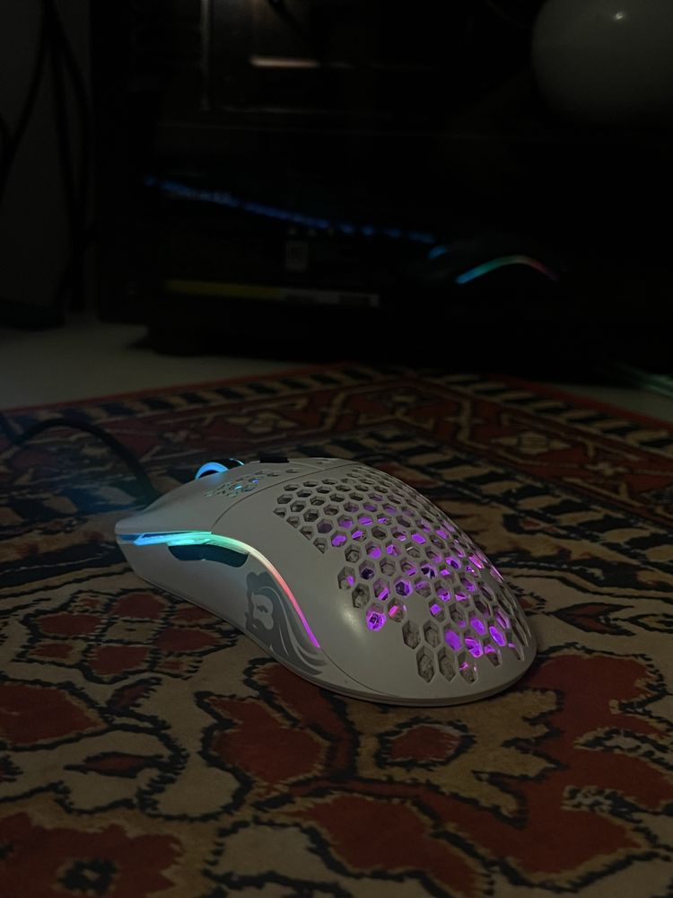 Myszka gamingowa glorius model o led