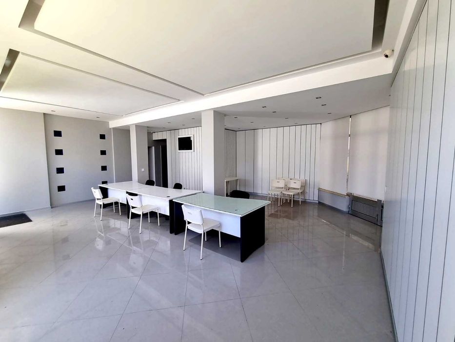 Loja / Escritório de 147 m² Arrendamento em Lagoa - Espaço Comercial