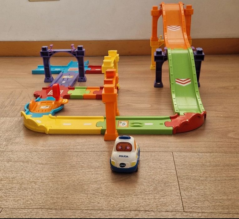 Linda pista vTech com carrinho bólide bip bip com som e luz