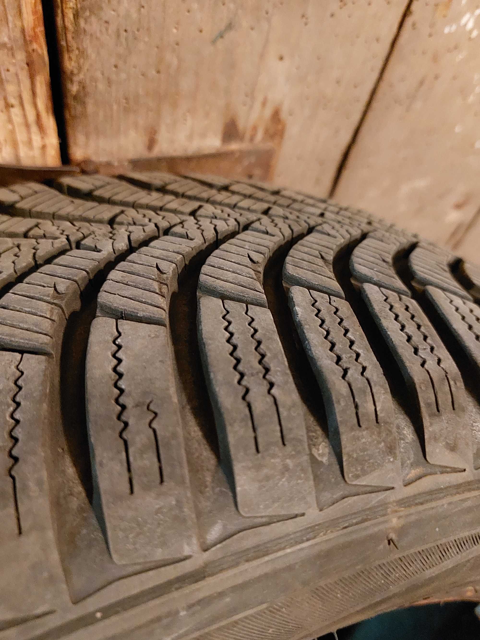 Opony zimowe Hankook 195/60 R15, 6mm, b.dobry stan