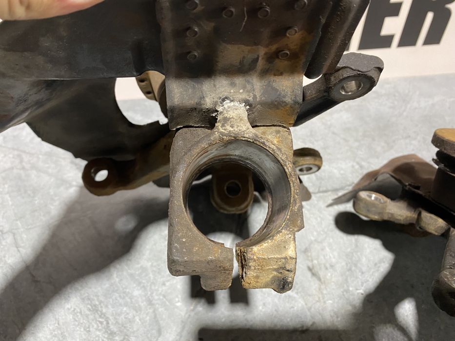 Цапфа Передня БМВ Е46 Поворотний Кулак Ступица Подшипник BMW E46 Бумер