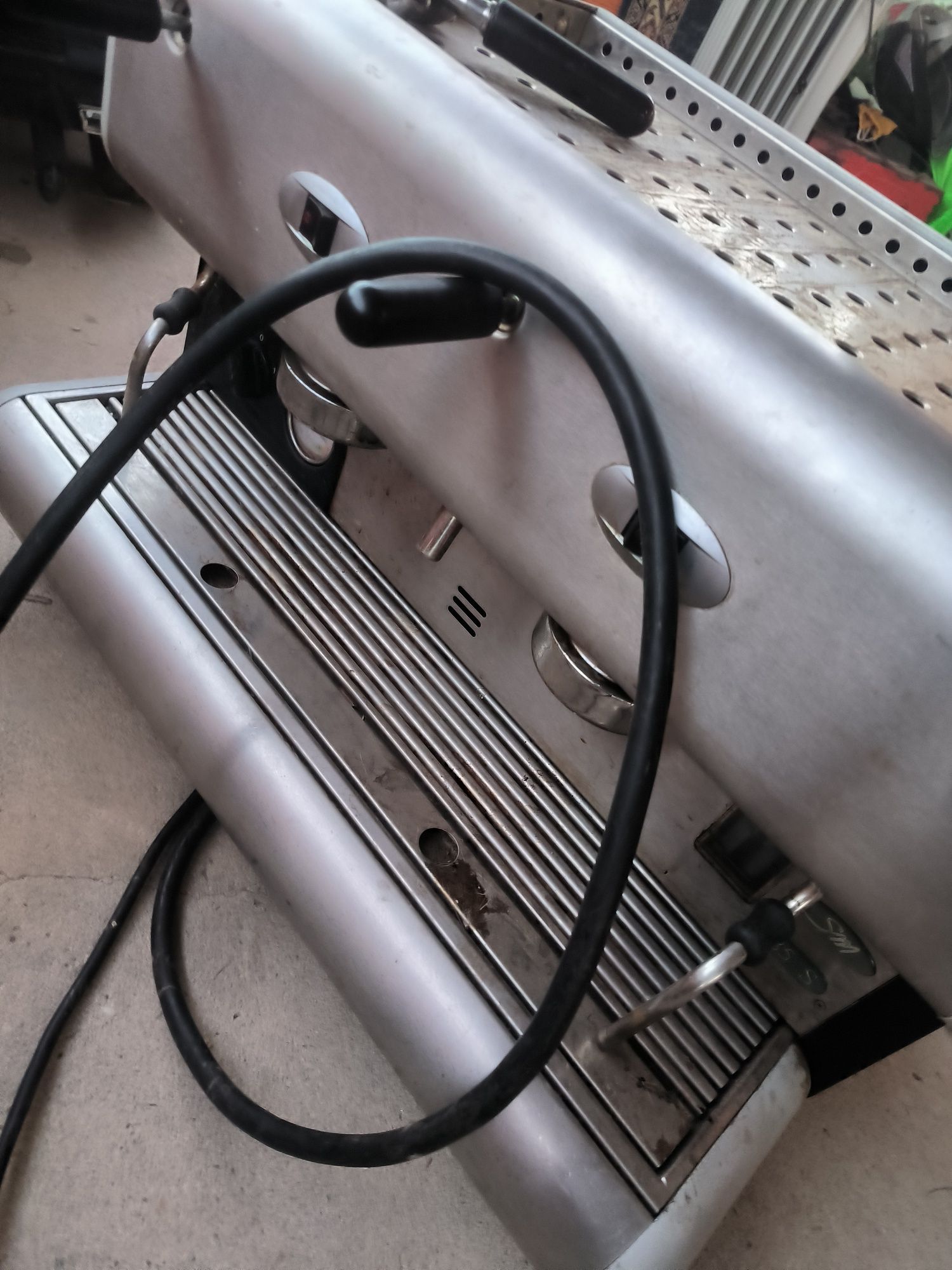 Vendo máquina de café industrial em bom estado geral pode vir ver
