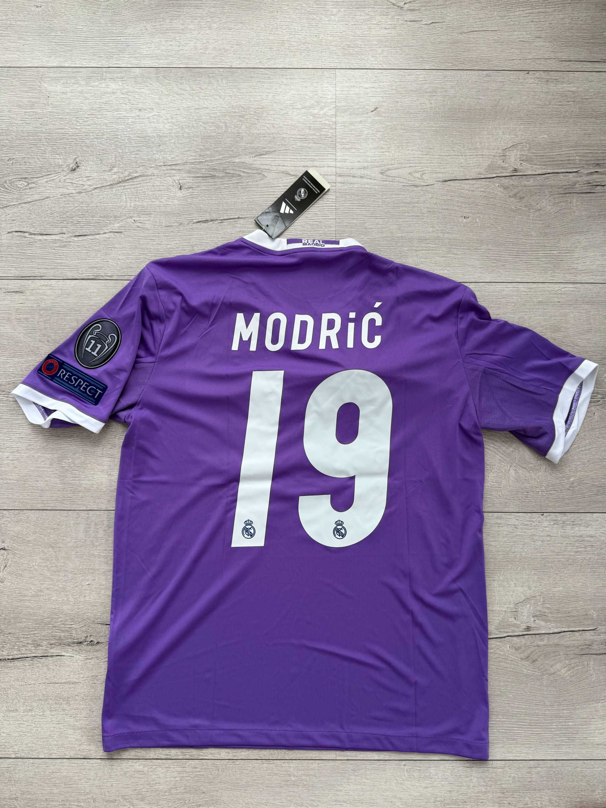 Koszulka Real Madryt 16/17 FInał Cardiff Modric #19 - rozmiar M