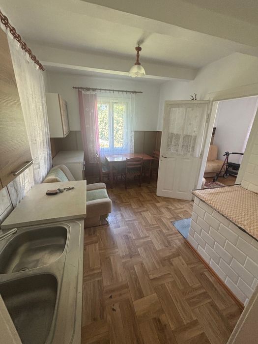 Nieruchomosc zabudowana domem w spokojnej okolicy z budynkami