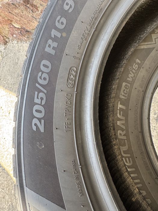 205/60R16 Kumho WinterCraft Ice WI51 2шт 2022рік