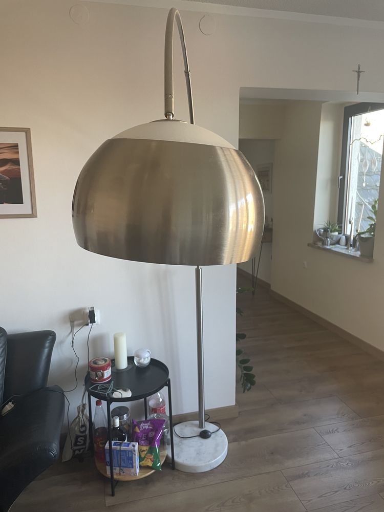 Lampa stojąca nowoczesna