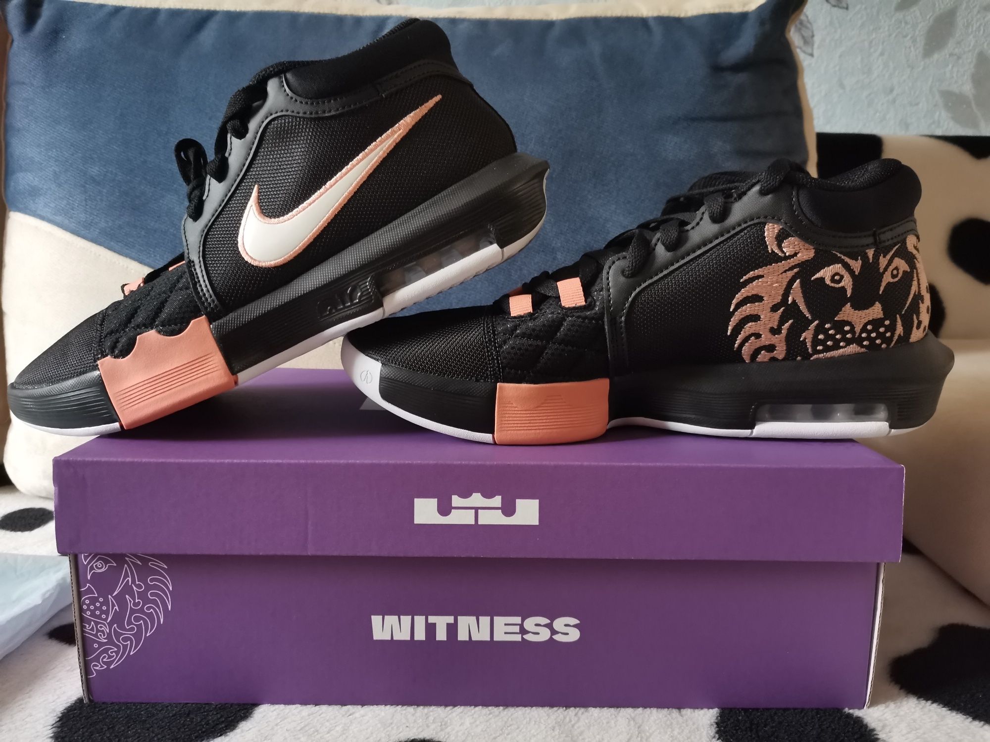 NIKE lebron witness 8