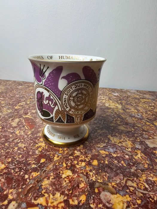 Coalport kielich porcelana" "100stu lecie urodzin Churchill'a" 11 cm