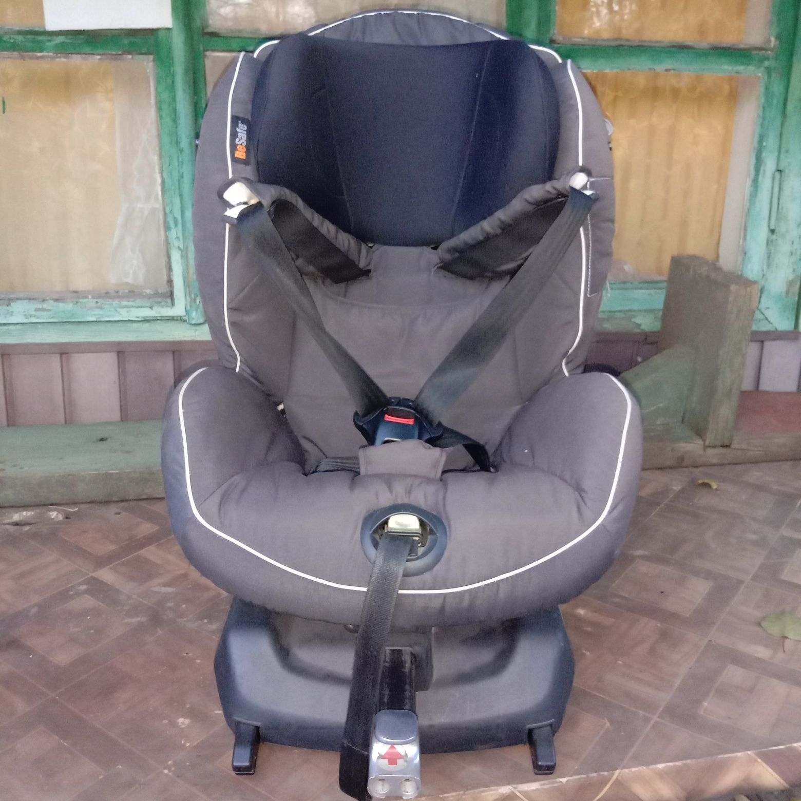 Продам дитяче автокрісло BeSafe Isofix (ECE R44 04)