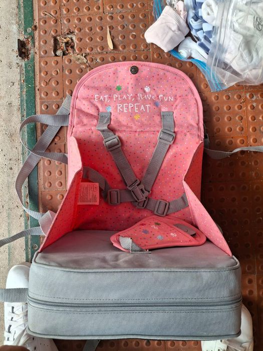 Cadeira para criança portátil ótima para viagem e férias