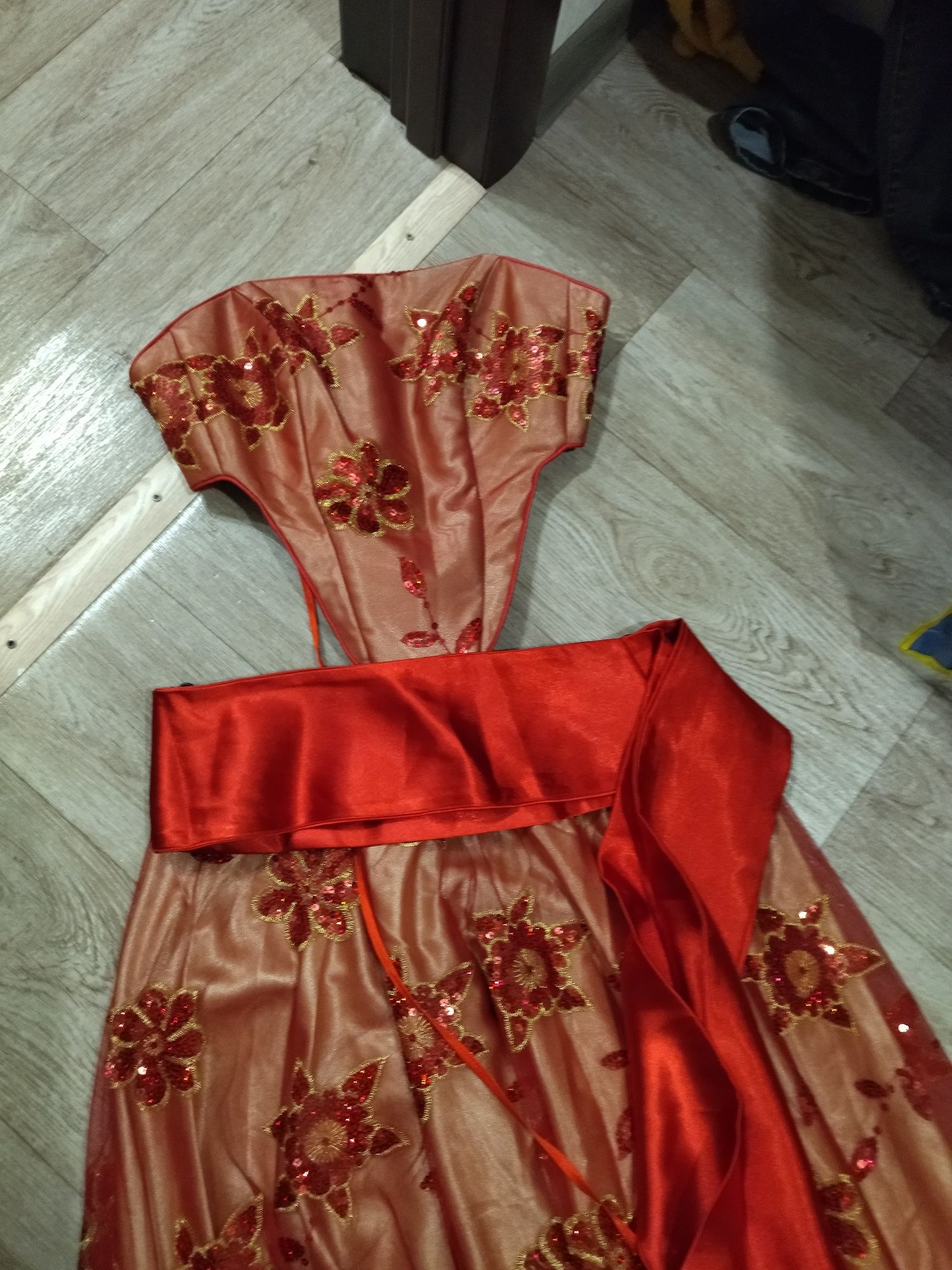 Вечернее шикарное платье