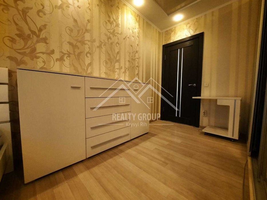 Продаж укомплеткованої  3к квартири (поруч парк)