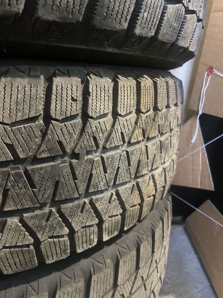 Продам зимові шини 215/65 R16 зима