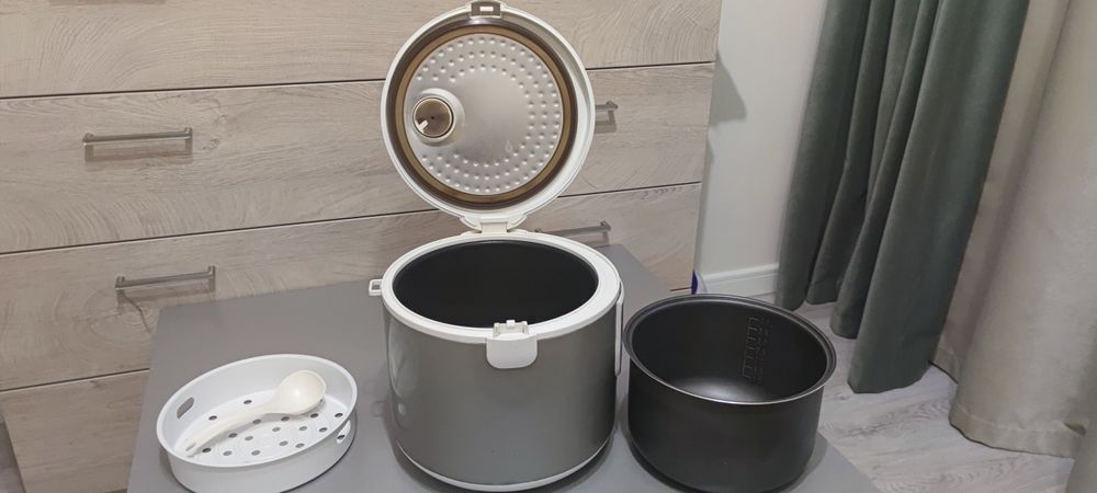 Мультиварка REDMOND 800w