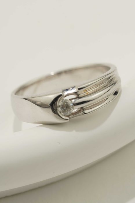 Złoty pierścionek z brylantem 3,65g 14k