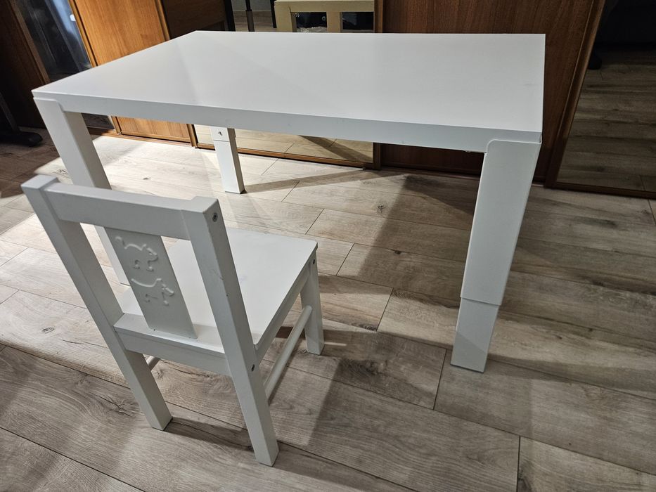 Biurko stolik dziecięcy z krzesełkiem Ikea