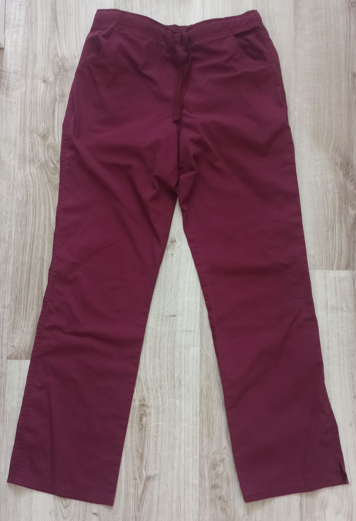 Burgundowy scrubs