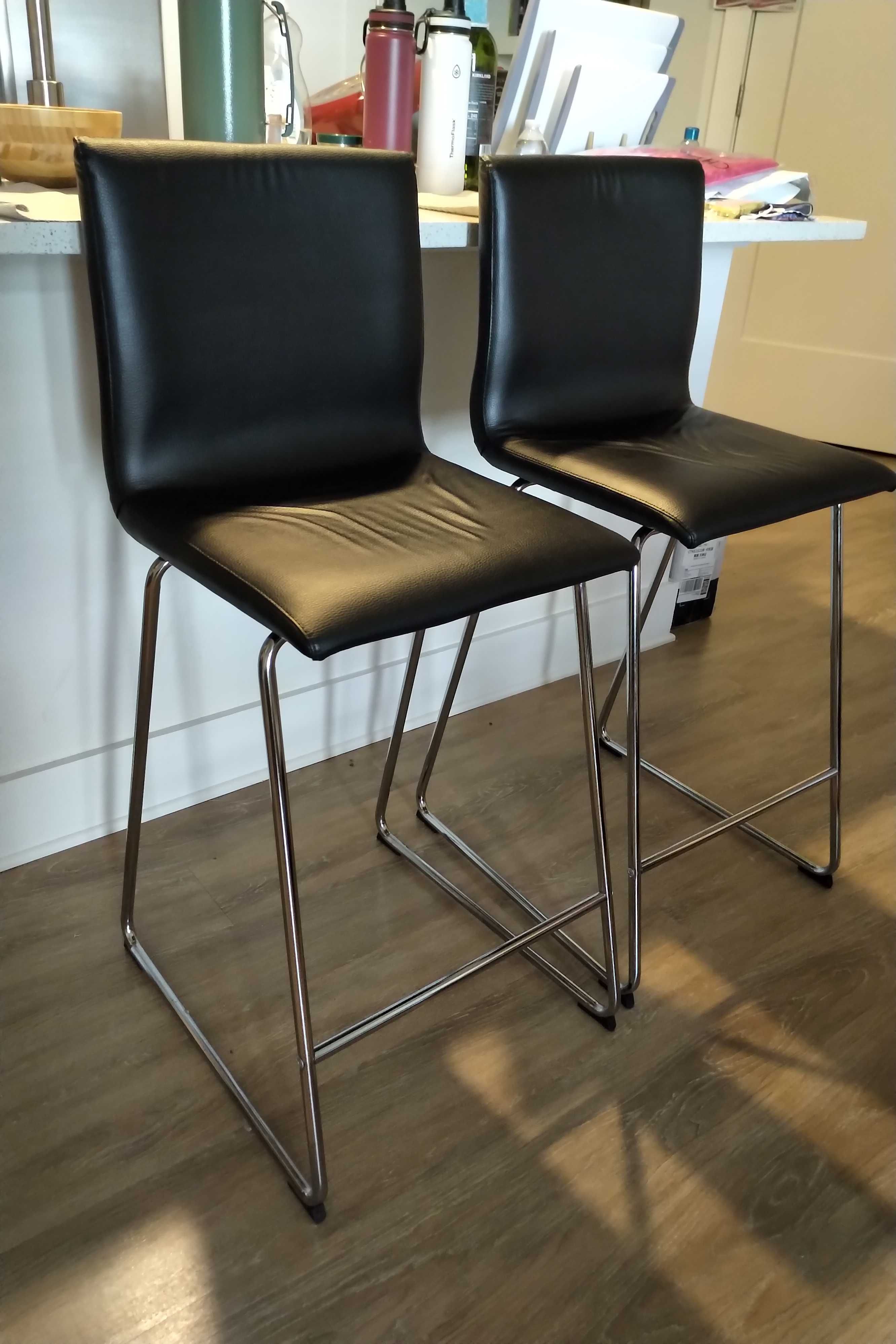 komplet krzeseł, stołków barowych IKEA z oparciem BERNHARD