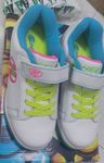 Tenis heelys novos