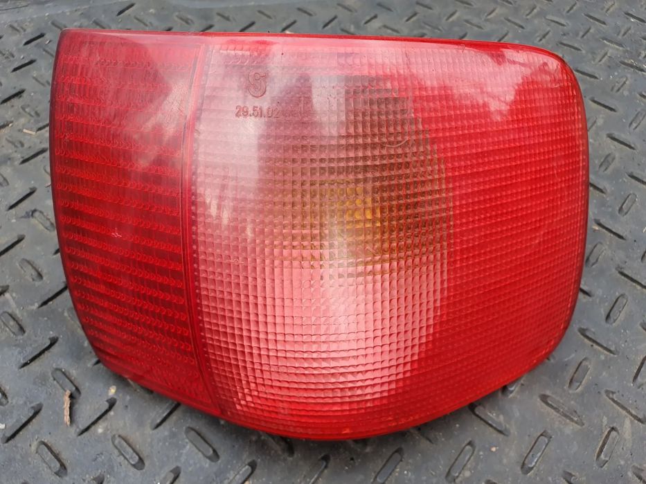 AUDI 80 B4 SEDAN LAMPA PRAWY TYŁ PRAWA TYLNA 8A0945096D ORYGINAŁ