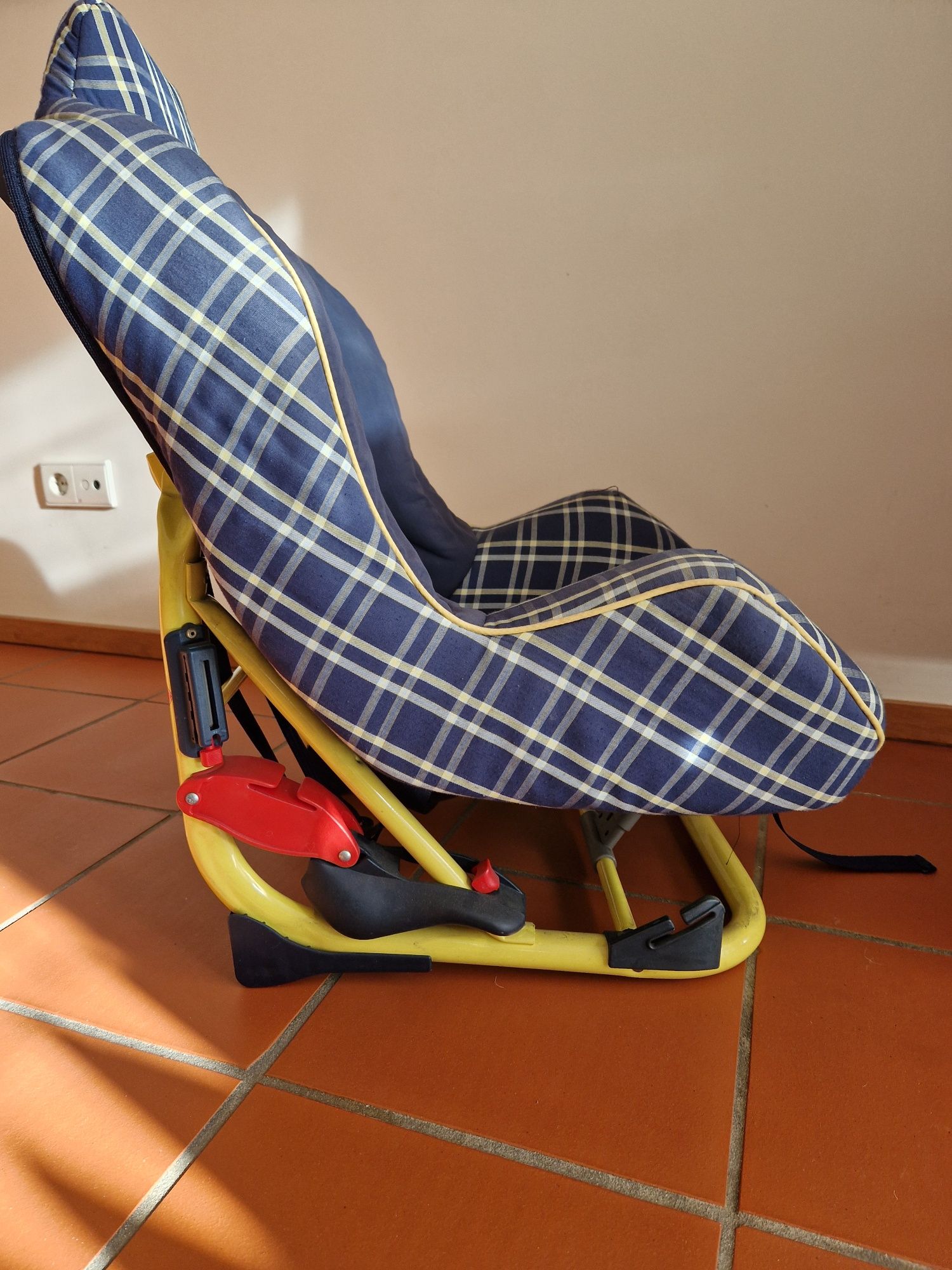 Cadeira auto Prénatal para crianças até 10 kg.