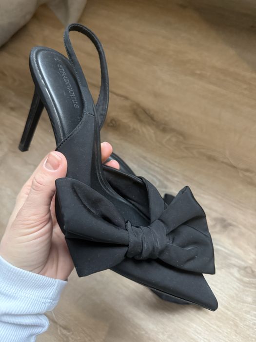Босоніжки Stradivarius із акцентним бантиком, стан нових