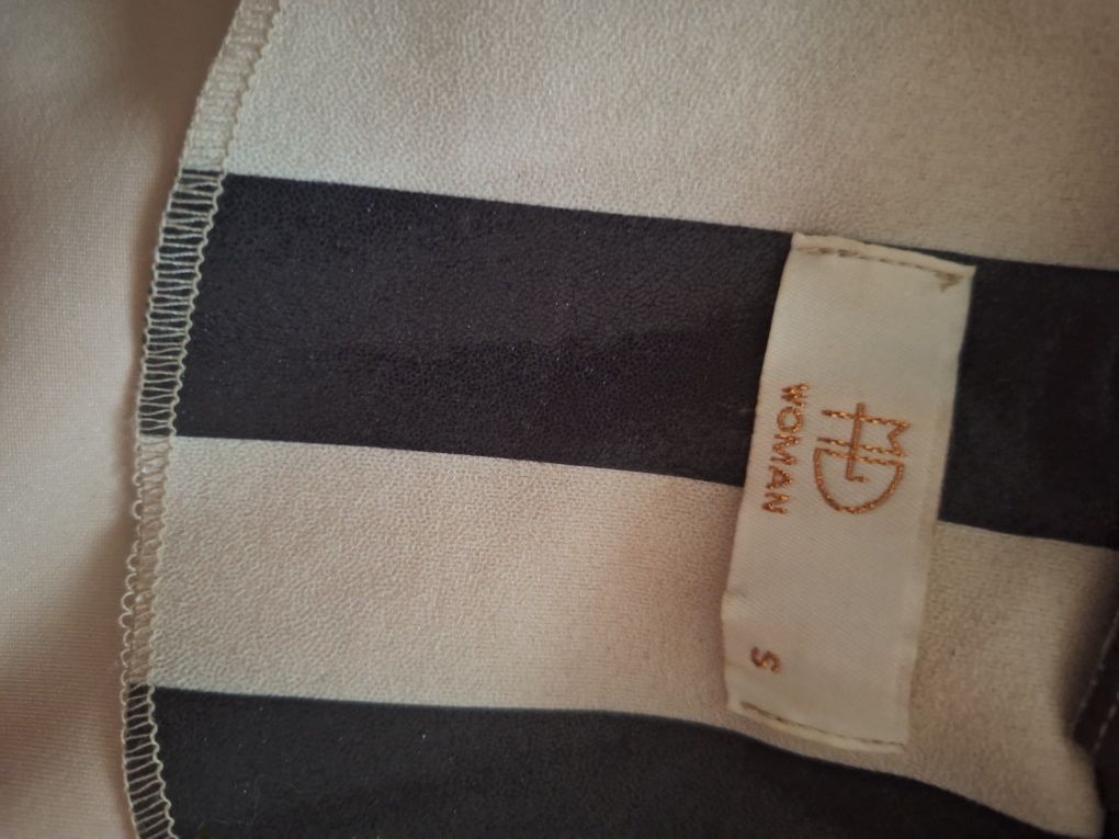 Blazer riscas,em preto e bege