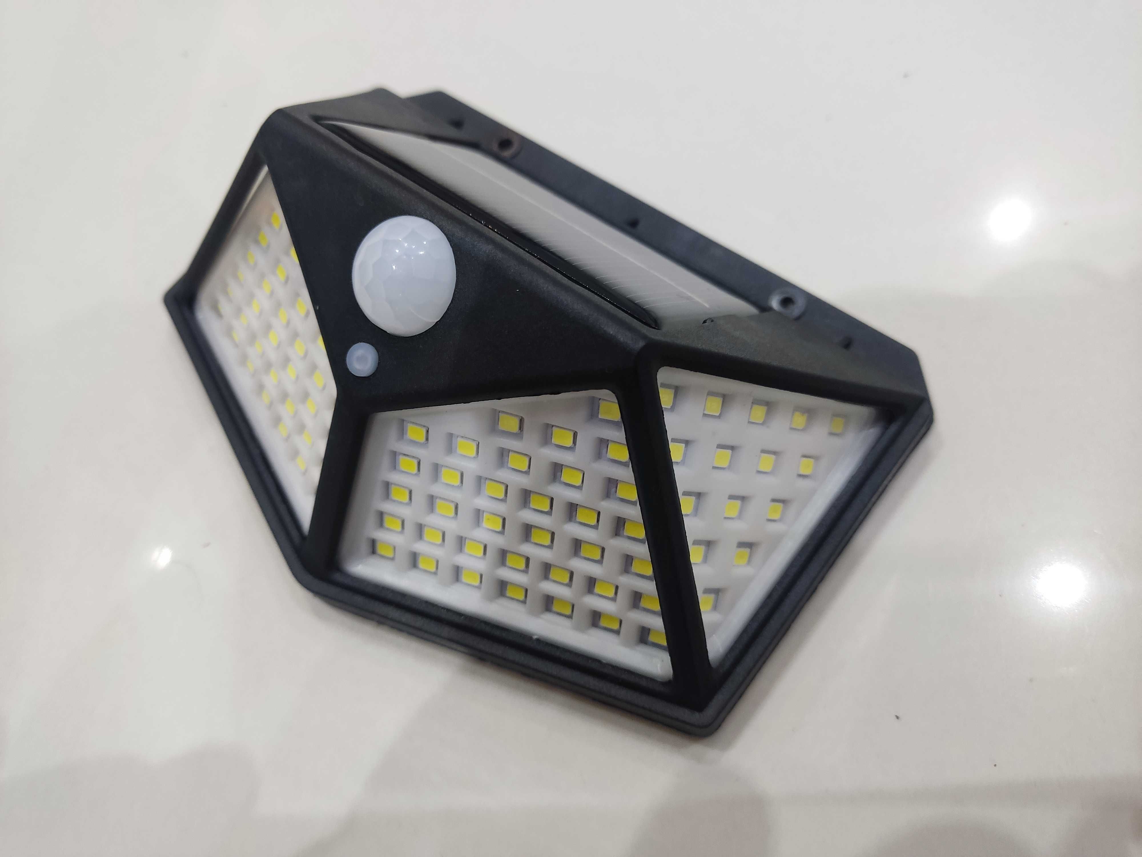 Wodoodporna Lampa Solarna 100 LED Słoneczna Akumulator Li Ion Halogen