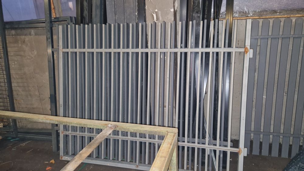 Przęsła ze sztachet pionowych, palisada, inne profile