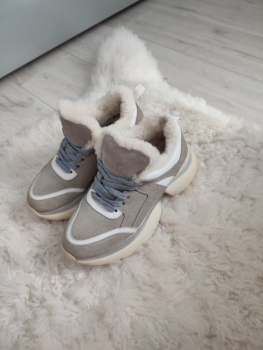 Зимові жіночі замшові кросівки на овчині 37 розмір