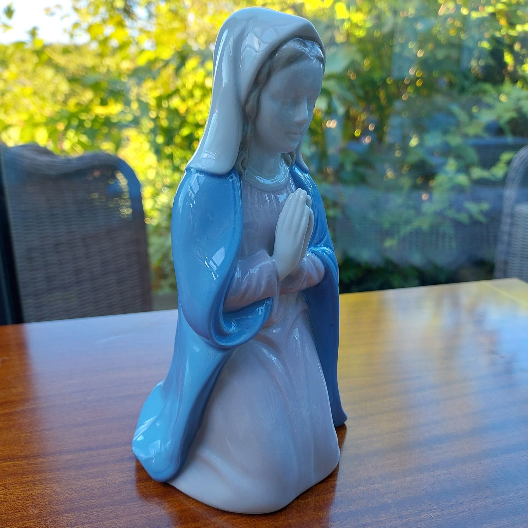 Porcelanowa figurka GDR Matka Boska