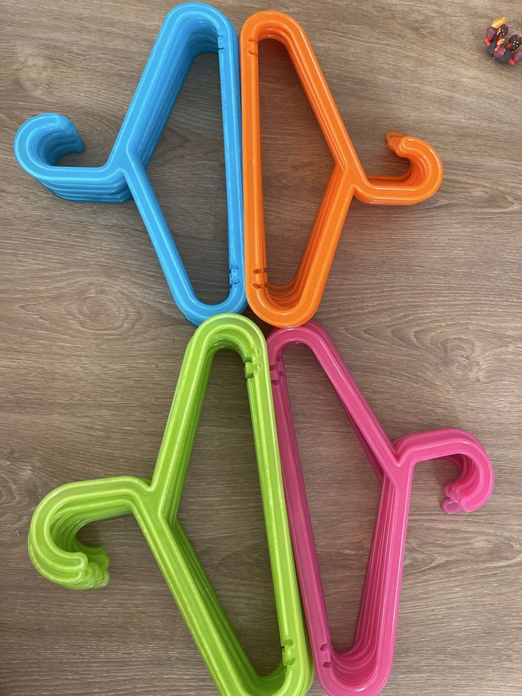 44 cabides de plastico ikea