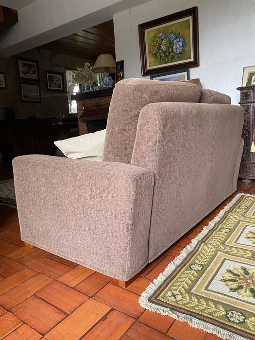 Sofá de sala castanho