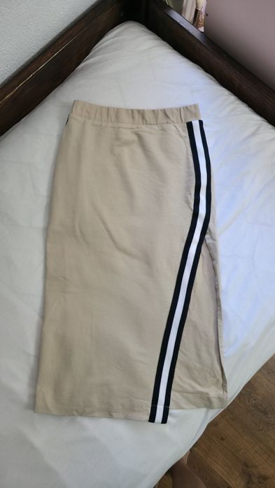 Beżowa dopasowana spódnica midi tuba butik spódnica z lampasami lemona