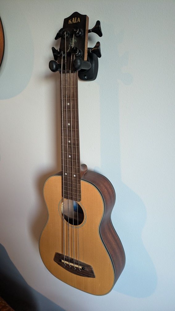 Baixo Ukulele Fretless Electro-Acustico Kala + cordas novas