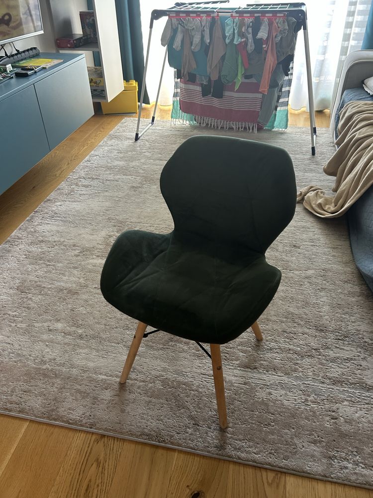 Krzesla wielurowe zielone 4 sztuki