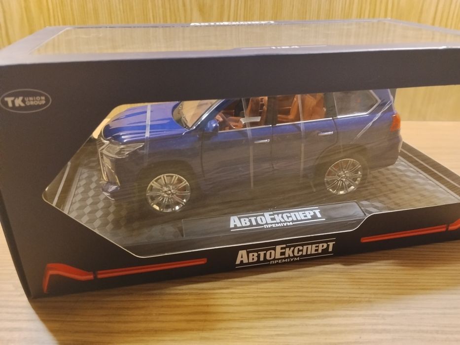 Коллекционная модель Lexus LX 570 1:24 автоэксперт Лексус металл свет
