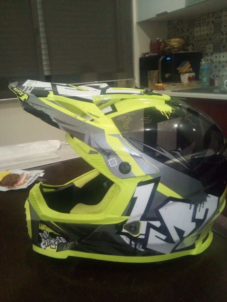 Capacete de motocross novo