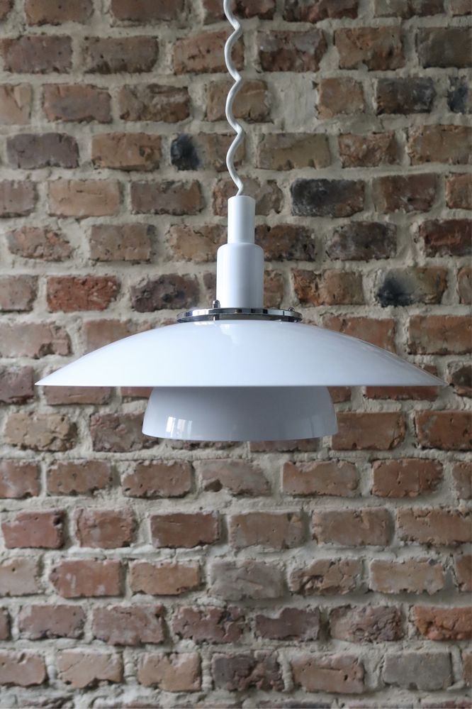 Duńska lampa wisząca jak louis poulsen space age