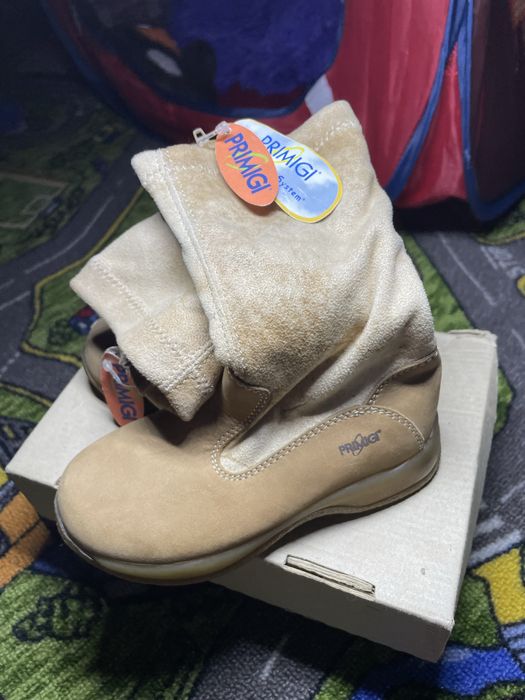 Продам детские ботинки