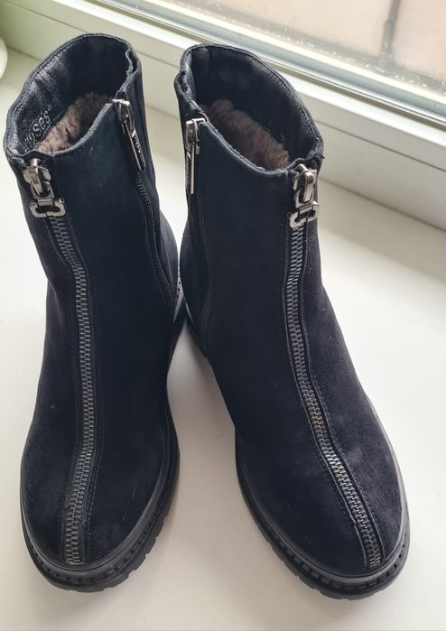 Продам зимові жіночі получоботи,р.35